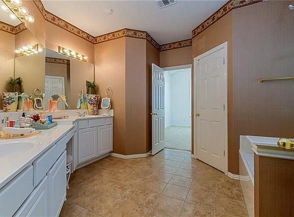 5th image of 5112 Crossvine Ln
