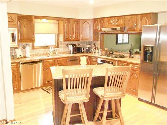 3rd image of 5812 Royal Dr