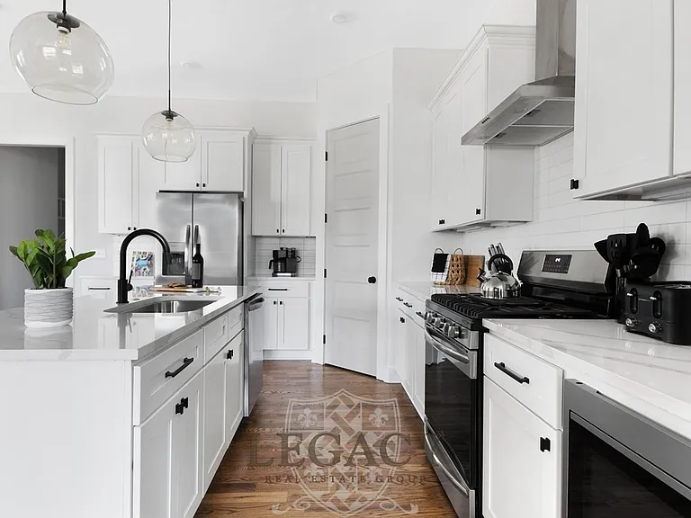 2027 Rosemary Ln — Photo 9