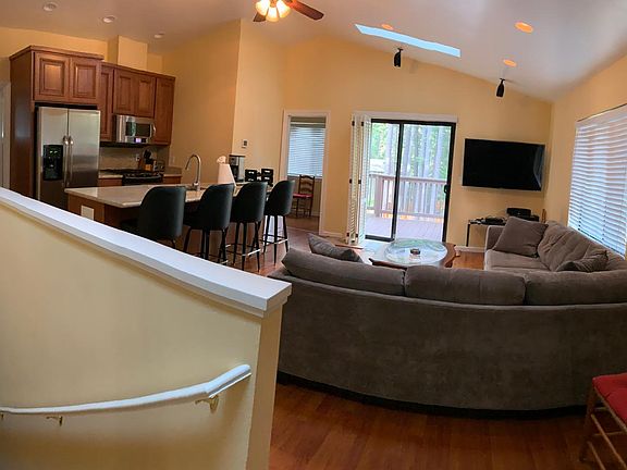 4th image of 720 Chapel Ln