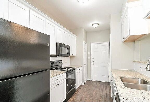 5th image of 1820 Alanbrooke Dr