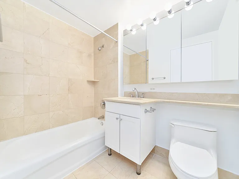 160 Riverside Blvd #16H — Photo 16