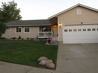 3881 W River Falls Dr, Post Falls, ID 83854