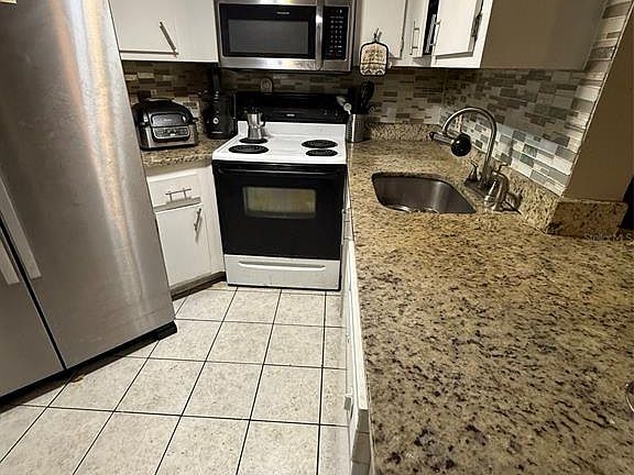 4th image of 3940 Atrium Dr #L-7