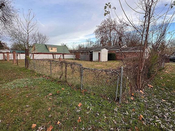 4th image of 418 Rock St