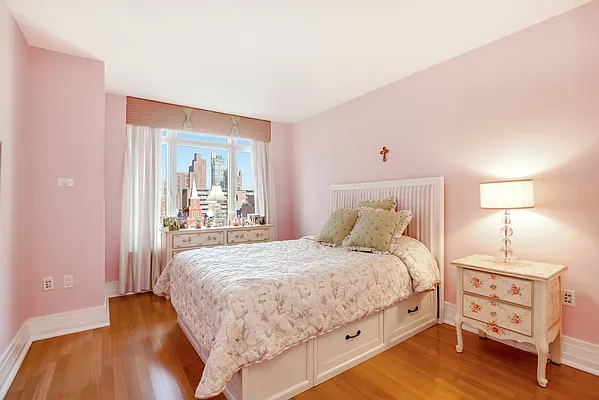 Sold by Compass | media 22