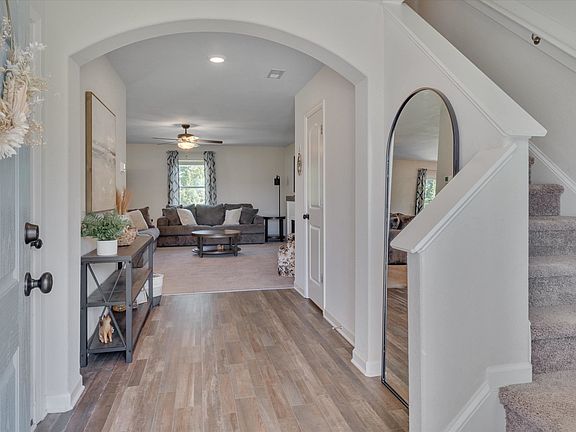 3rd image of 44 Kinsale Ct
