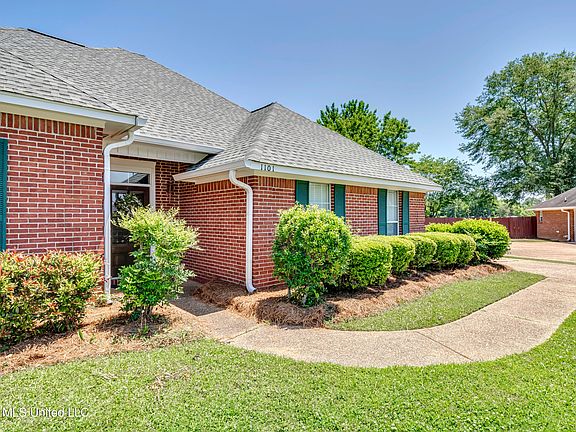 3rd image of 1101 Orchardview Cv