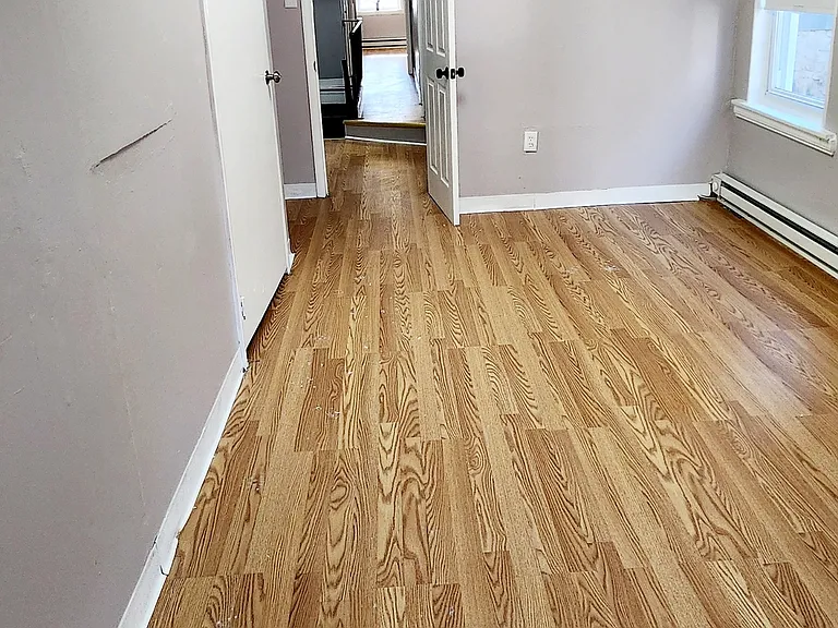 725 W Huntingdon St — Photo 3