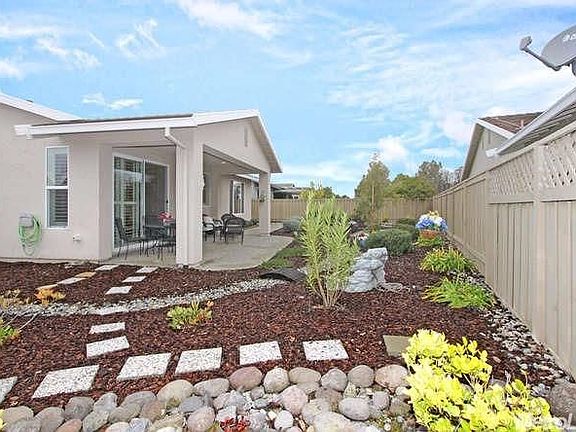 2nd image of 725 Orchid Ln