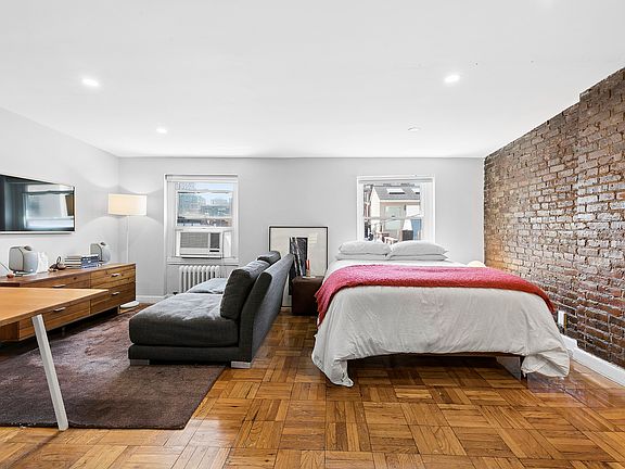 3rd image of 26 W 10th St APT 5B