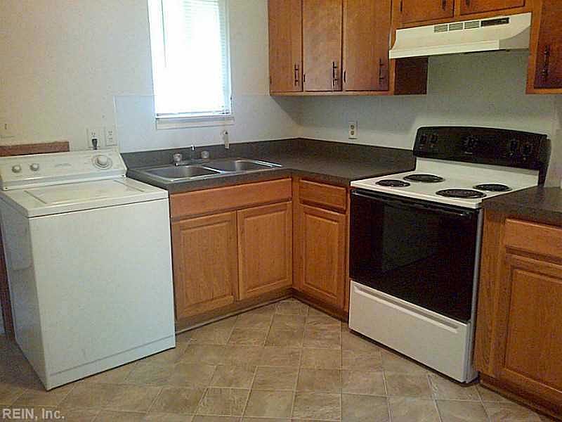 1st image of 1328 E Balview Ave #B