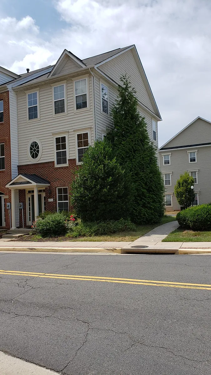 Building Photo - 6976 Landseer Dr