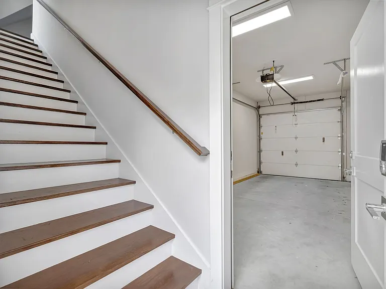 1110 Lillian St #B — Photo 2