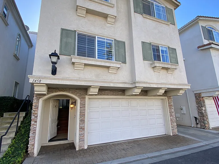 1458 Elin Pointe Dr — Photo 1