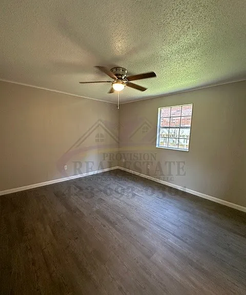 1844 Green Dr NW — Photo 5