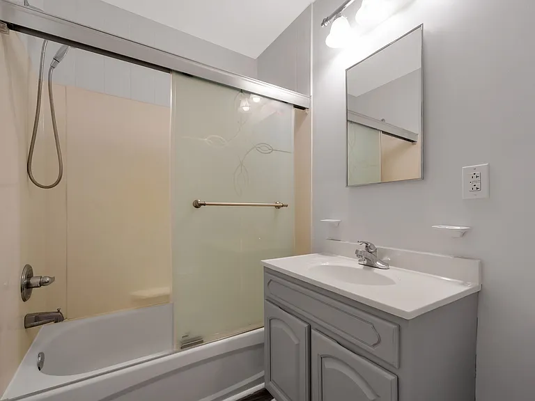 1318 Bainbridge St — Photo 18