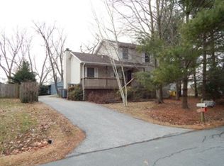 667 Swan Dr, Deale, MD 20751