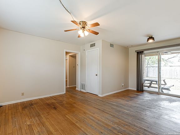 5th image of 418 SHROPSHIRE DR
