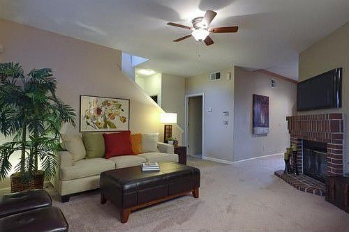 4th image of 502 Cranborne Ct