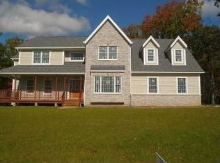 4 Montesi Dr, Highland Mills, NY 10930