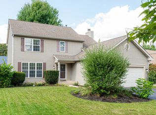 1048 Clover Hill Ln, Elgin, IL 60120