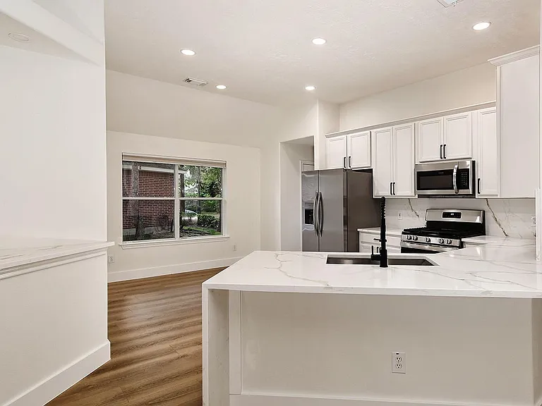 122 S Abram Cir — Photo 2