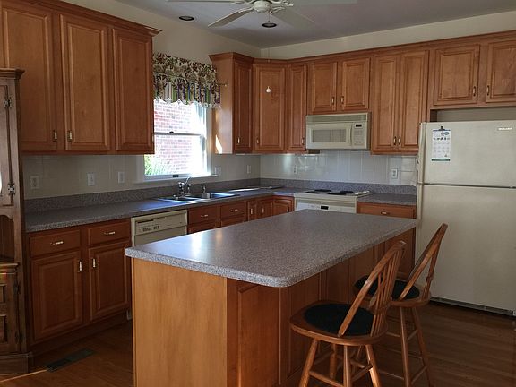 2nd image of 4905 Breckstone Pl