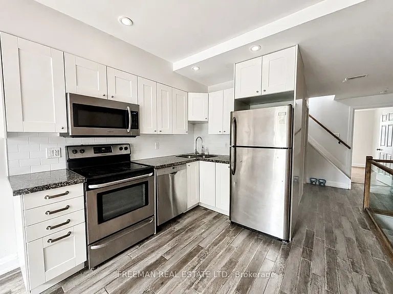 342 Howland Ave #UPPER — Photo 8