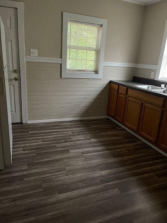 2nd image of 717 Hunt St