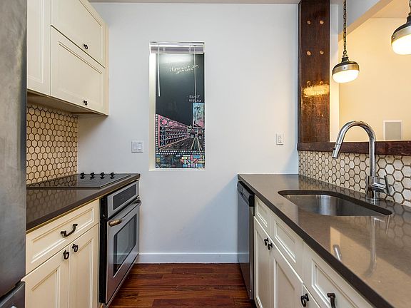 5th image of 330 Starr St APT 3F