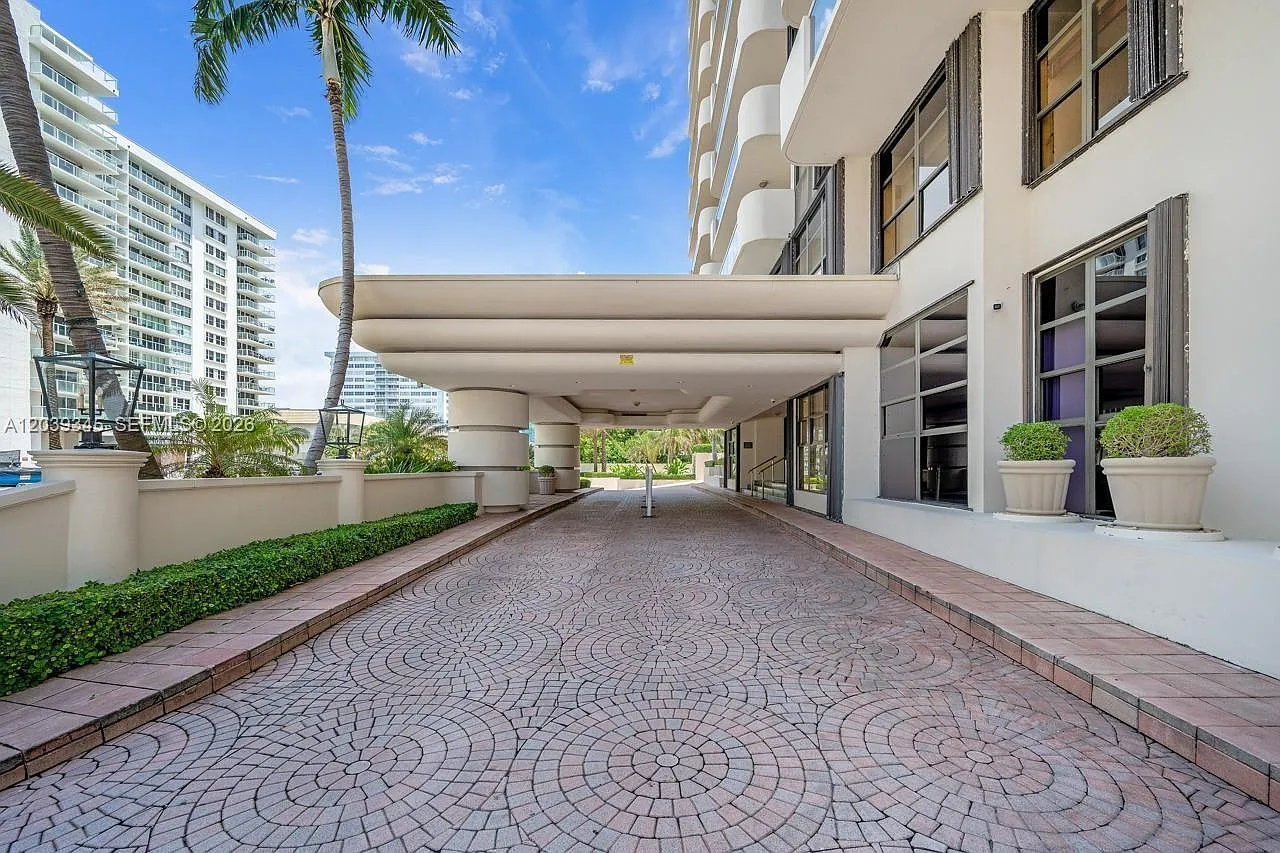 Lexcellence Condo — Photo 4