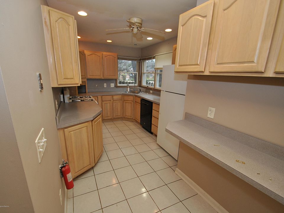 1st image of 9 Oliver St
