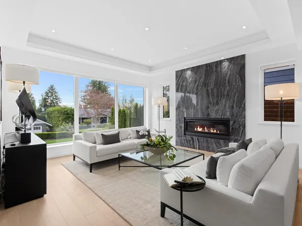 976 Melbourne Ave, North Vancouver, BC V7R 1N9