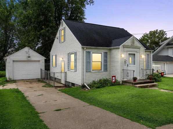 201 South St, Urbana, IA 52345