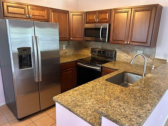 4th image of 3719 Farnham Ct