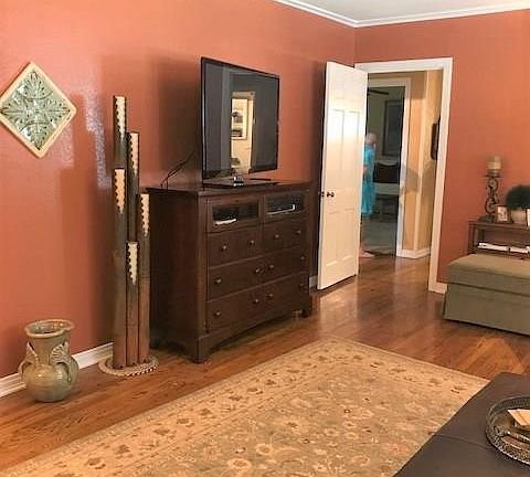 4th image of 1317 Glenwood Dr