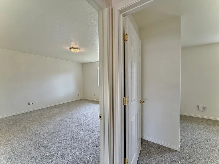 1080 E Elgin Ave — Photo 14