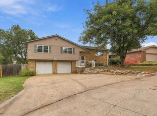 1612 Meadowbrook Dr, Ponca City, OK 74604