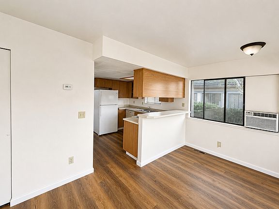 2nd image of 226 5th St #1