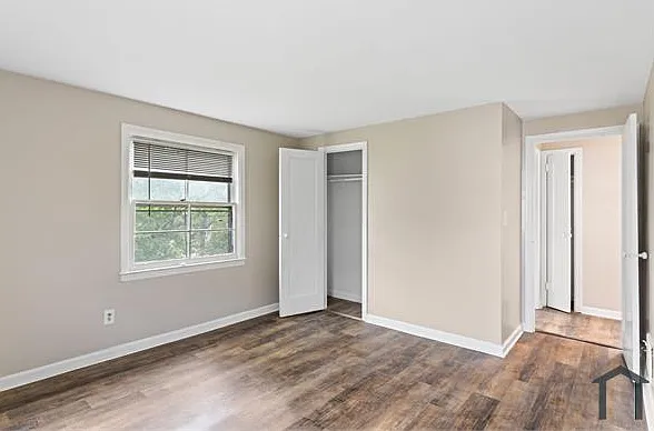 1114 Roslyn Ave — Photo 18