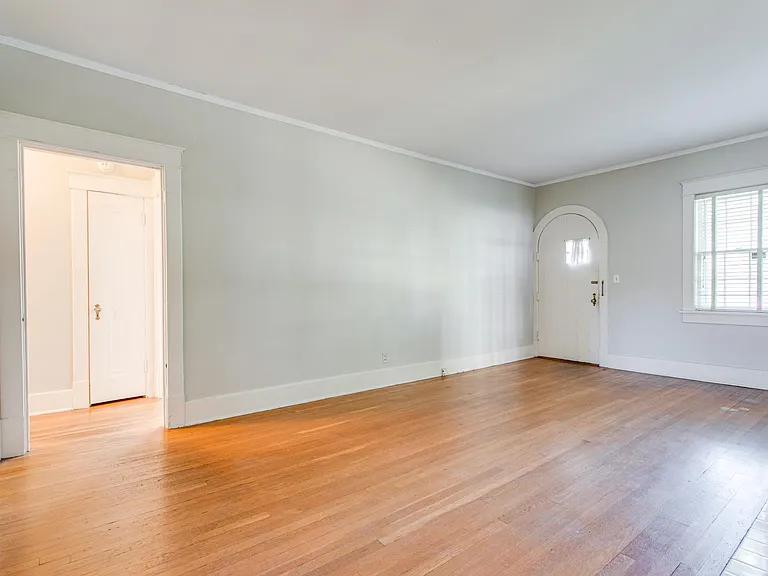 226 Leonard Ave #A — Photo 6