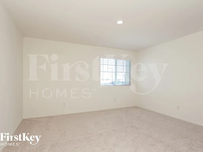 8434 S 258th Dr — Photo 6