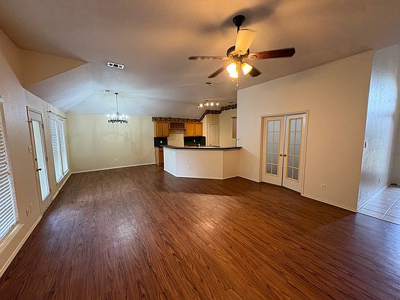 2nd image of 139 Mesquite Ct