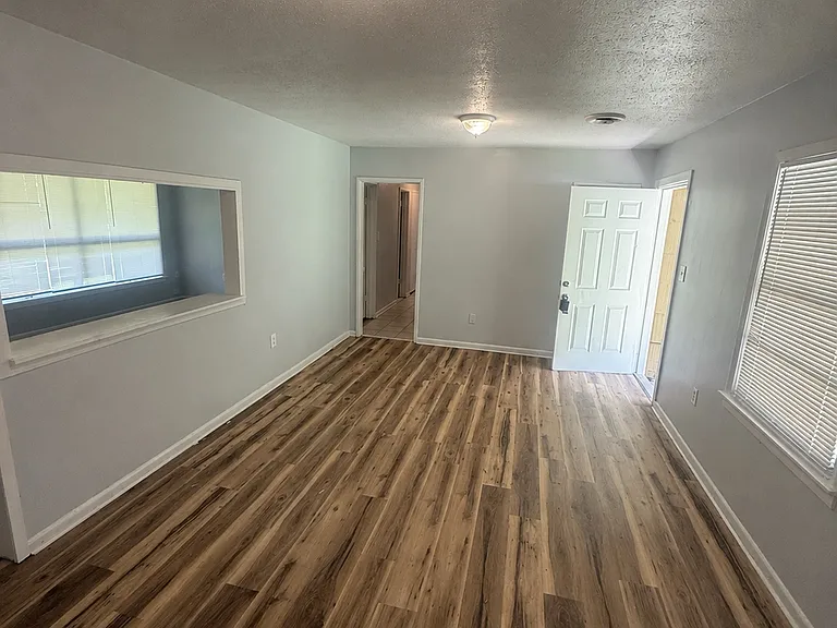 1357 Woody Dr — Photo 6