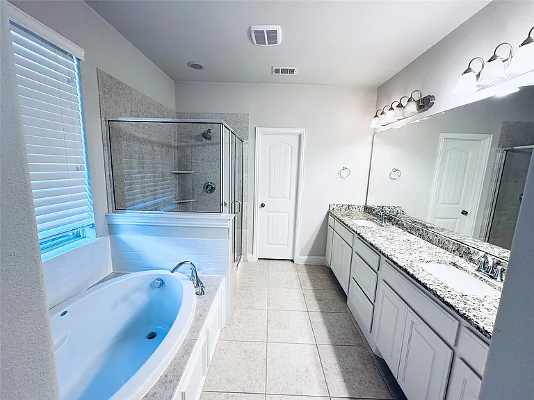 4712 El Paso St — Photo 10
