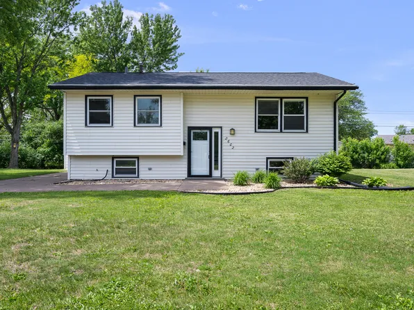 2602 Greenway Dr, Bettendorf, IA 52722