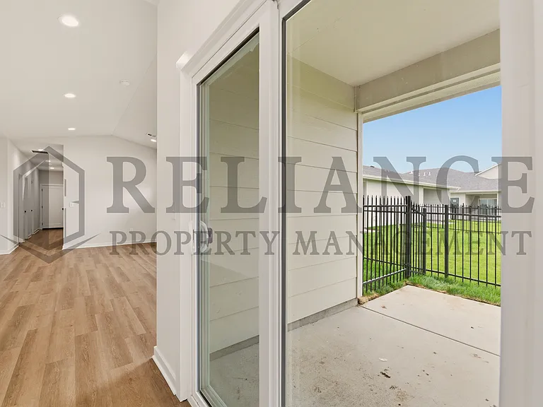 204 N Gowen St — Photo 32