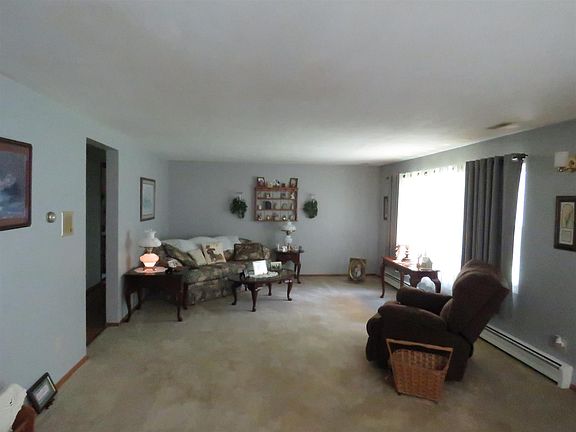 2nd image of 517 N Meadow Ln