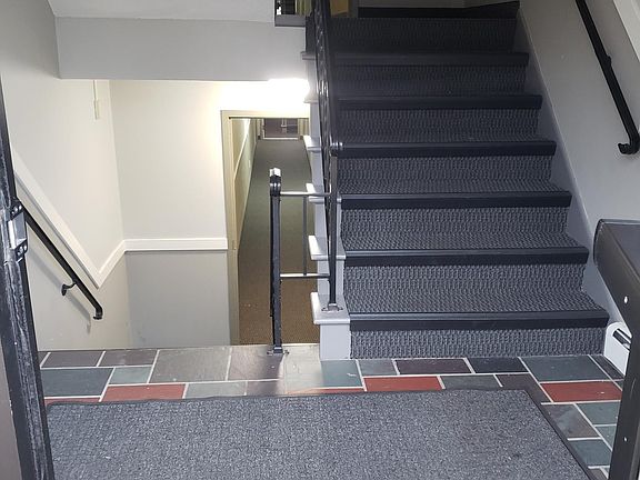 3rd image of 1115 14th Ave SE APT 6